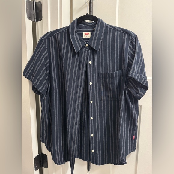 Levi's Tops - Levi's Button Down Shirt
